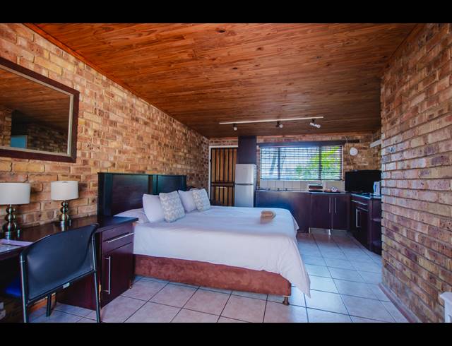 13 BEDROOM GUEST HOUSE FOR SALE IN JATNIEL